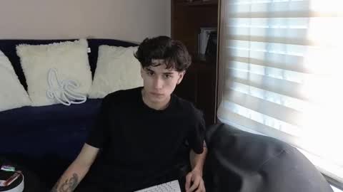 Snapshot of derekswan chatting on November 14, 2025, 6:50 pm Derek online show from November 14, 2025, 6:50 pm