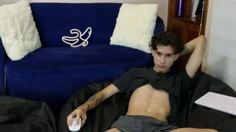 Snapshot of derekswan chatting on November 18, 2025, 10:47 pm Derek online show from November 18, 2025, 10:47 pm