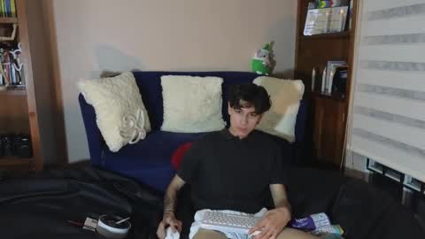 Snapshot of derekswan chatting on December 21, 2025, 12:07 am Derek online show from December 21, 2025, 12:07 am