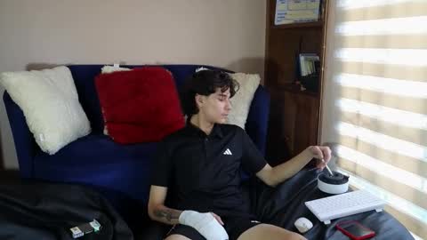 Snapshot of derekswan chatting on January 14, 2026, 9:31 pm Derek online show from January 14, 2026, 9:31 pm