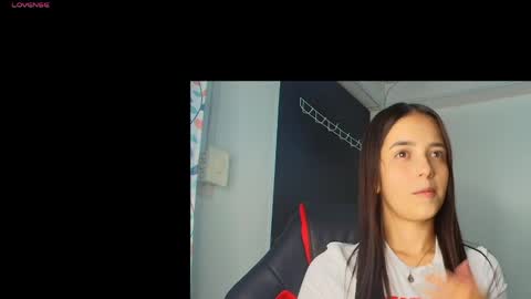 Snapshot of derly_cuervo703031 chatting on May 17, 2026, 4:47 pm derly_cuervo703031 online show from May 17, 2026, 4:47 pm