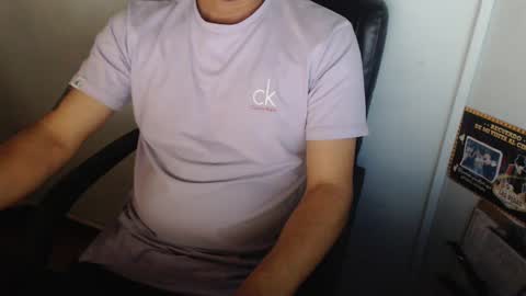 Snapshot of derrik_ chatting on September 26, 2025, 2:10 pm online show from September 26, 2025, 2:10 pm