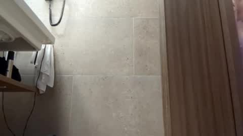 designerskier online show from January 2, 2025, 10:58 am