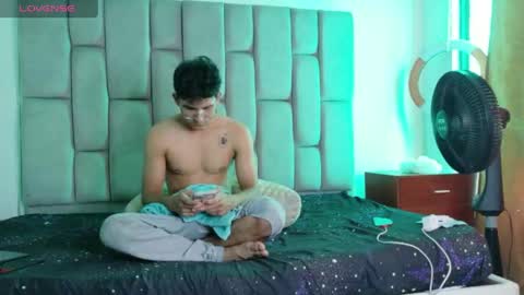 desire4duo online show from May 11, 2026, 4:04 pm