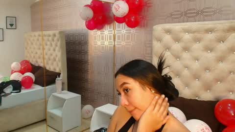 Snapshot of desire_sara chatting on February 11, 2025, 12:48 pm Sara Desire online show from February 11, 2025, 12:48 pm