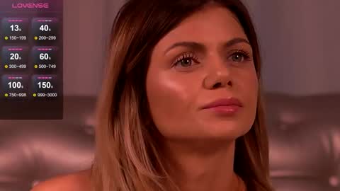 Mia online show from November 12, 2025, 6:03 am