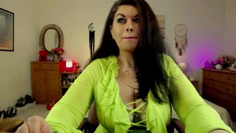 HellenMoon online show from March 13, 2026, 9:05 am