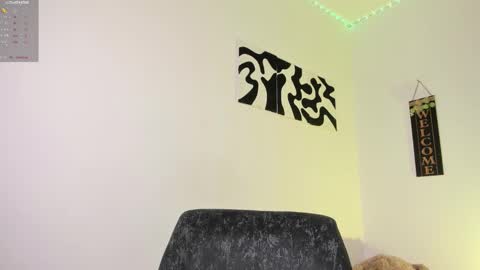 desty_y online show from October 17, 2025, 7:05 pm