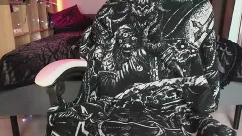 devil_s_bride online show from April 17, 2026, 5:05 pm