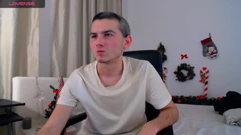 devin_ho online show from December 7, 2024, 2:13 pm