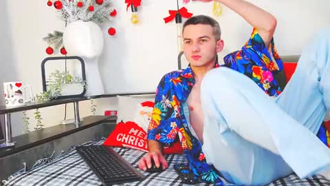 devin_ho online show from December 26, 2024, 12:36 am