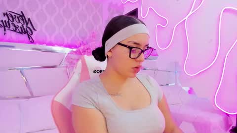 Snapshot of devoracook chatting on November 13, 2025, 1:54 pm DevoraCook online show from November 13, 2025, 1:54 pm