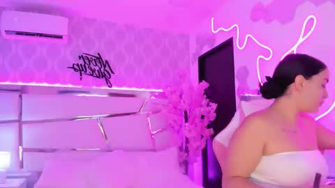 Snapshot of devoracook chatting on November 17, 2025, 1:28 pm DevoraCook online show from November 17, 2025, 1:28 pm