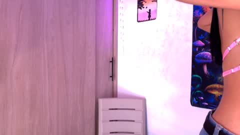 Snapshot of devours_fire chatting on November 15, 2025, 8:05 pm Sara 3 online show from November 15, 2025, 8:05 pm