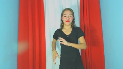 dexie121698 online show from February 2, 2025, 2:02 pm