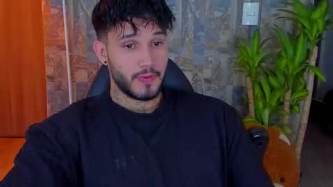 Snapshot of deymon_scott chatting on November 7, 2025, 10:21 pm JULIAN online show from November 7, 2025, 10:21 pm