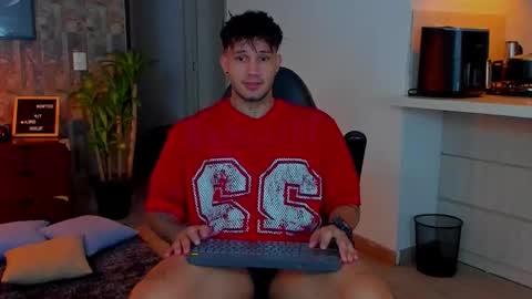 Snapshot of deymon_scott chatting on November 21, 2025, 2:43 am JULIAN online show from November 21, 2025, 2:43 am