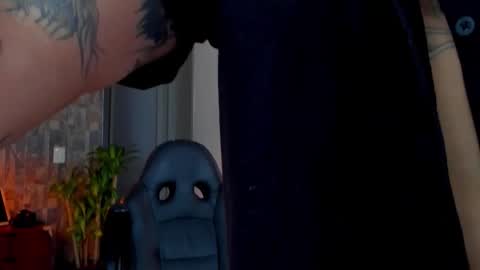 Snapshot of deymon_scott chatting on November 30, 2025, 10:14 pm JULIAN online show from November 30, 2025, 10:14 pm