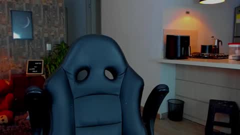 Snapshot of deymon_scott chatting on December 14, 2025, 11:53 pm JULIAN online show from December 14, 2025, 11:53 pm