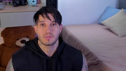 JULIAN online show from April 5, 2026, 9:34 pm