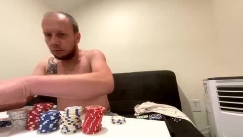 Snapshot of deznuts130 chatting on December 18, 2024, 5:04 am deznuts130 online show from December 18, 2024, 5:04 am