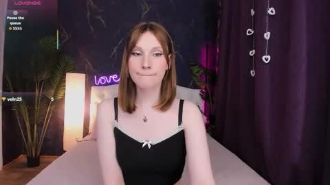 Snapshot of di_moore chatting on October 2, 2025, 6:37 pm I EEO my schedule this week Thu - Sat 23000800 Sun 08001600 UTC3 online show from October 2, 2025, 6:37 pm