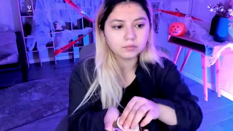 Dia online show from November 1, 2025, 8:00 pm