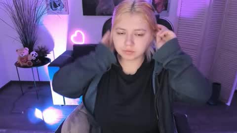 Dia online show from November 23, 2025, 7:46 pm