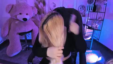 Snapshot of diaangell chatting on December 21, 2025, 7:21 pm Dia online show from December 21, 2025, 7:21 pm