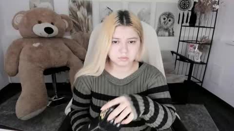 Snapshot of diaangell chatting on January 13, 2026, 7:30 pm Dia online show from January 13, 2026, 7:30 pm