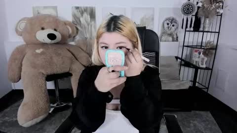 Snapshot of diaangell chatting on January 15, 2026, 2:05 am Dia online show from January 15, 2026, 2:05 am