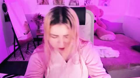 Snapshot of diaangell chatting on February 24, 2026, 7:23 pm Dia online show from February 24, 2026, 7:23 pm