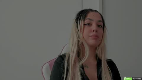 Snapshot of diamond_ava_ chatting on February 11, 2025, 7:33 am Thea online show from February 11, 2025, 7:33 am