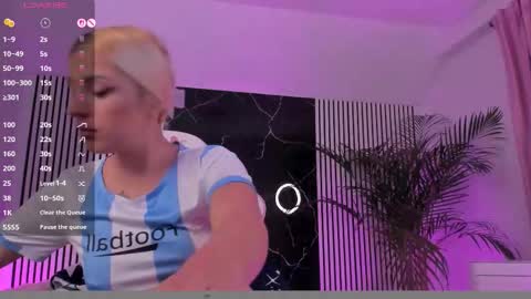 Snapshot of diamond_ava_ chatting on November 2, 2025, 7:38 pm Thea online show from November 2, 2025, 7:38 pm