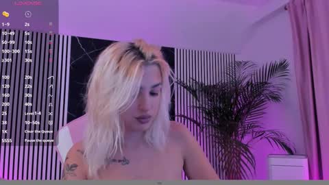 Snapshot of diamond_ava_ chatting on November 3, 2025, 7:37 pm Thea online show from November 3, 2025, 7:37 pm