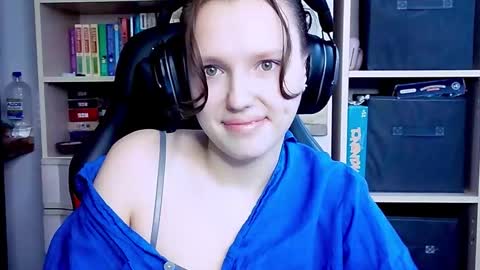 diana_back3 online show from October 6, 2025, 6:33 am