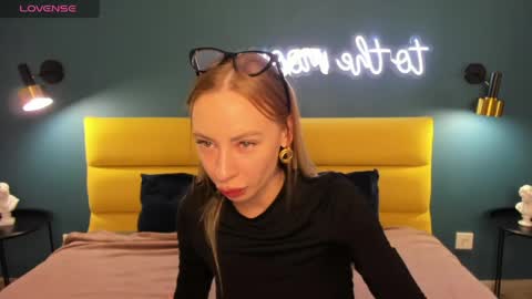 Diana  online show from May 25, 2026, 8:42 am
