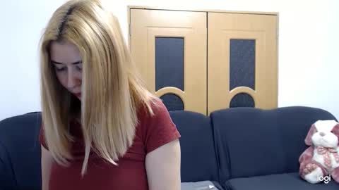 Snapshot of dianasmiey7 chatting on February 17, 2025, 9:35 am dianasmiey7 online show from February 17, 2025, 9:35 am