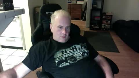 Snapshot of dickflasher5 chatting on October 14, 2025, 4:46 am Richard Fleischer online show from October 14, 2025, 4:46 am