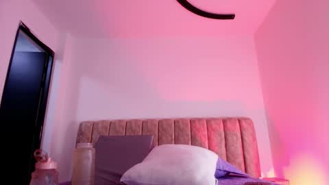 Snapshot of didiane_ chatting on November 11, 2025, 7:14 pm Diane online show from November 11, 2025, 7:14 pm