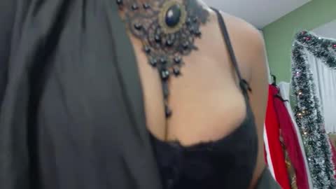 Snapshot of didoelizabeth chatting on December 18, 2025, 3:40 pm didoelizabeth online show from December 18, 2025, 3:40 pm