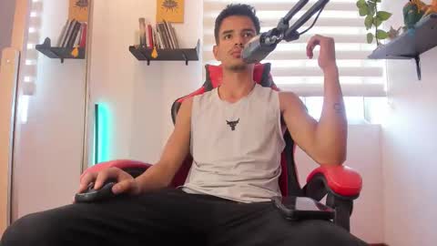 Snapshot of diego_latino chatting on October 24, 2025, 9:44 pm Diego lat online show from October 24, 2025, 9:44 pm