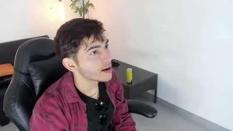 Snapshot of diegorogue_ chatting on December 11, 2024, 12:23 pm Diego rogue online show from December 11, 2024, 12:23 pm