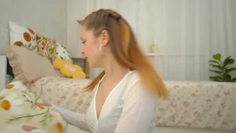 Sophie online show from April 19, 2026, 6:10 pm