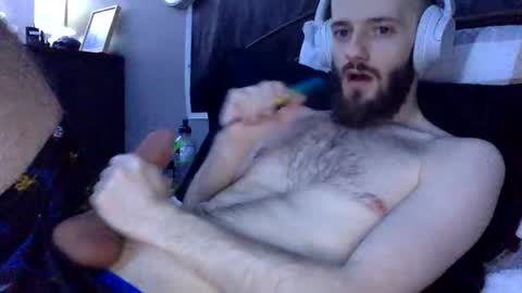 Snapshot of digbicknik chatting on February 6, 2025, 10:04 am digbicknik online show from February 6, 2025, 10:04 am