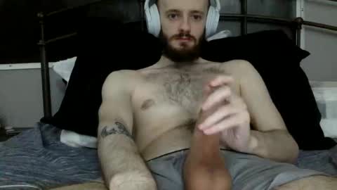 Snapshot of digbicknik chatting on February 19, 2025, 8:22 am digbicknik online show from February 19, 2025, 8:22 am