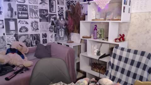 Hi im Alice 3 Im usualy online 03-10 or 17-21 UTC0 online show from November 11, 2025, 7:30 am