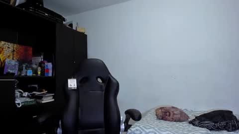 Snapshot of diiego_xxx chatting on April 18, 2026, 9:57 am diiego_xxx online show from April 18, 2026, 9:57 am