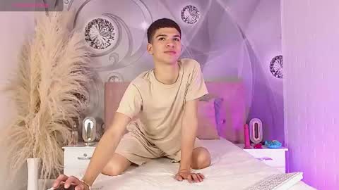 Snapshot of dilan_femboy_ chatting on August 4, 2026, 2:30 pm dilan_femboy_ online show from August 4, 2026, 2:30 pm