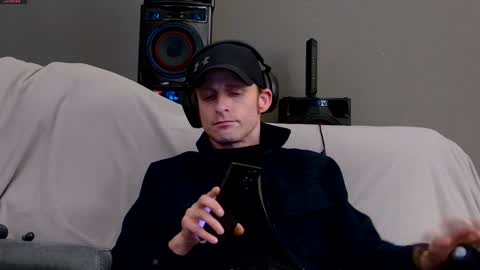 Snapshot of dilldough405 chatting on December 27, 2024, 7:24 pm Dilldough405 online show from December 27, 2024, 7:24 pm